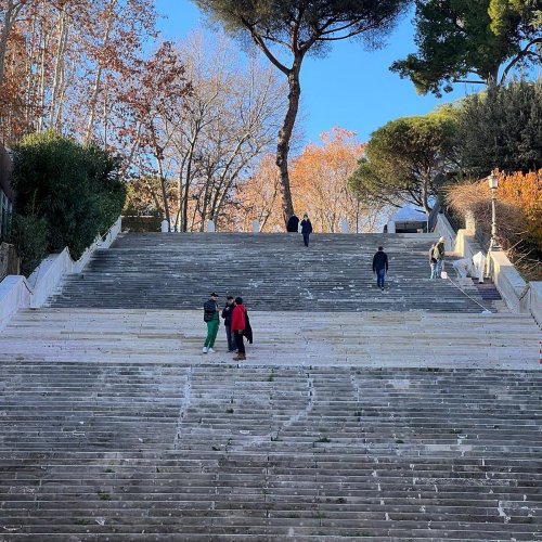 Carousel post from aurrome.