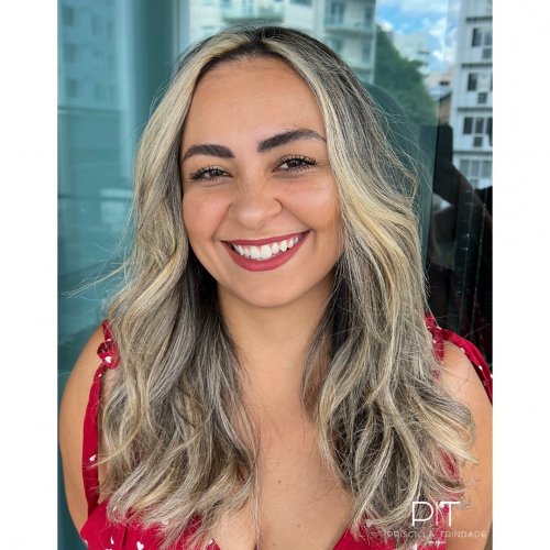 Carousel post from trindadehairstylist.