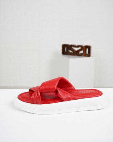 Carousel post from ossoshoes.