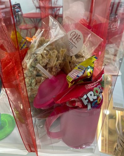 Carousel post from marquettescakestudio.