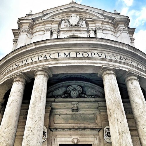 Carousel post from aurrome.