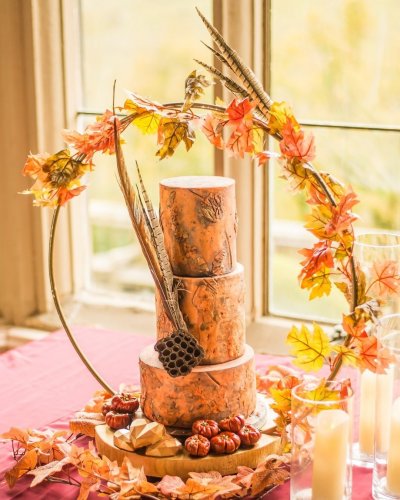 Carousel post from prettyandpunkweddings.