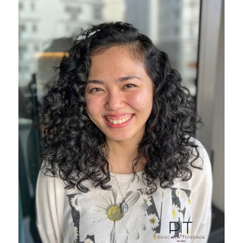 Carousel post from trindadehairstylist.