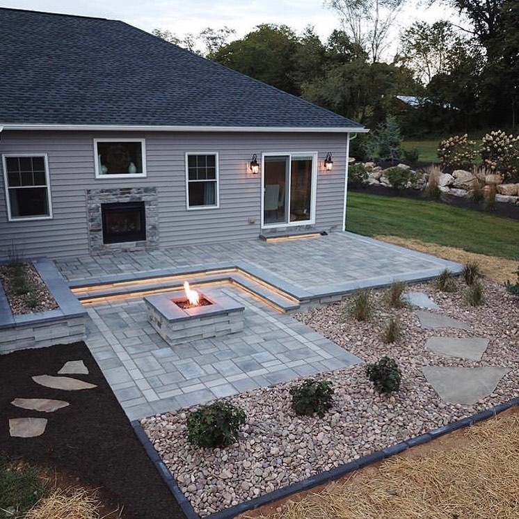 Carousel post from techobloc.