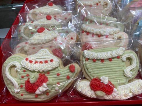 Carousel post from marquettescakestudio.