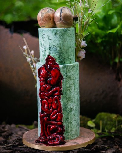 Carousel post from prettyandpunkweddings.