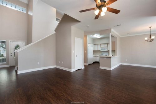 Carousel post from aggierelo.