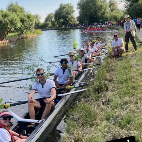 Carousel post from queensboatclub.
