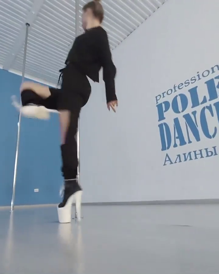 Video post from poledance_krasnodar.