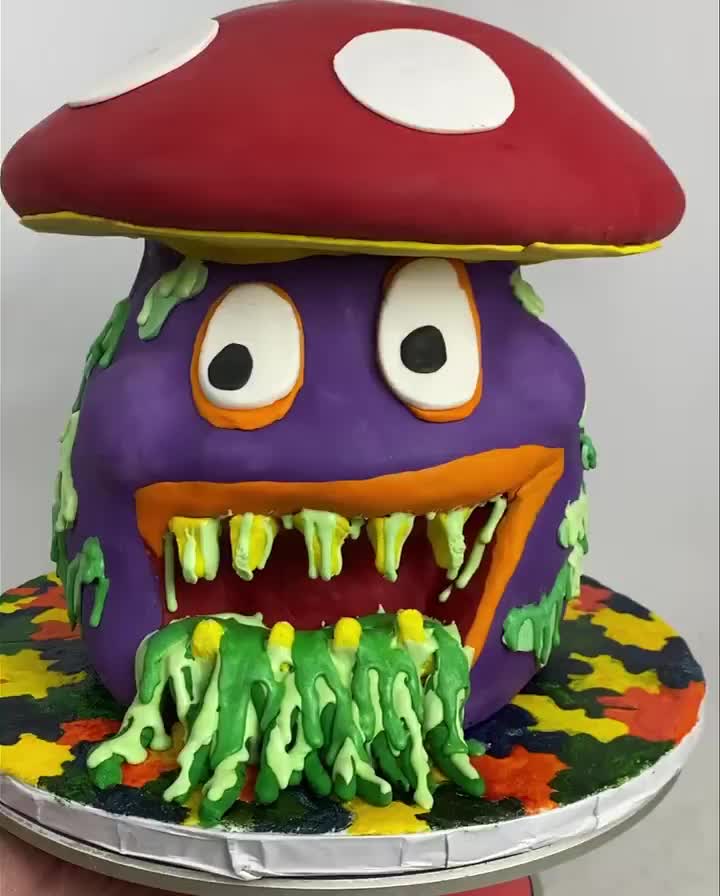 Video post from marquettescakestudio.