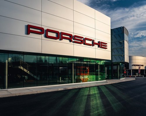 Carousel post from porschewarrington.