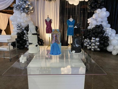 Carousel post from marquettescakestudio.