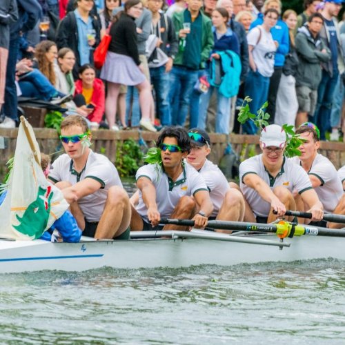 Carousel post from queensboatclub.