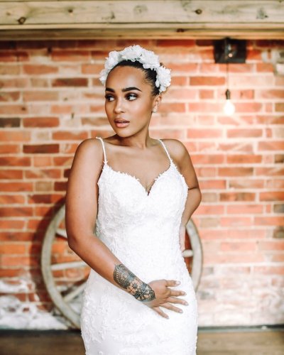 Carousel post from prettyandpunkweddings.