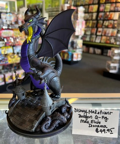 Disney Maleficent Dragon Q-FIG MAX Elite Diorama