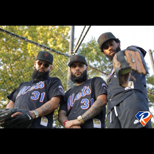 Carousel post from exclusive.fitted.