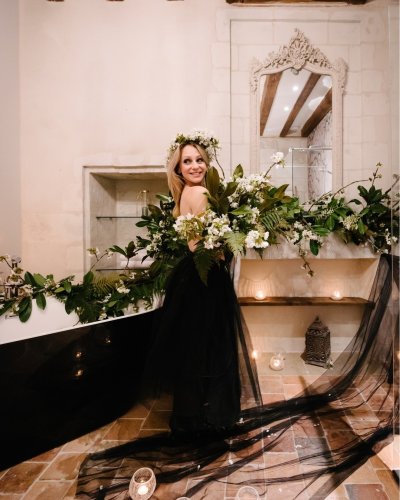 Carousel post from prettyandpunkweddings.