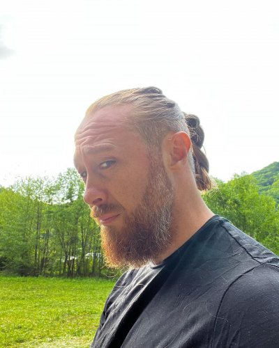 Carousel post from trekdirtyto.me.