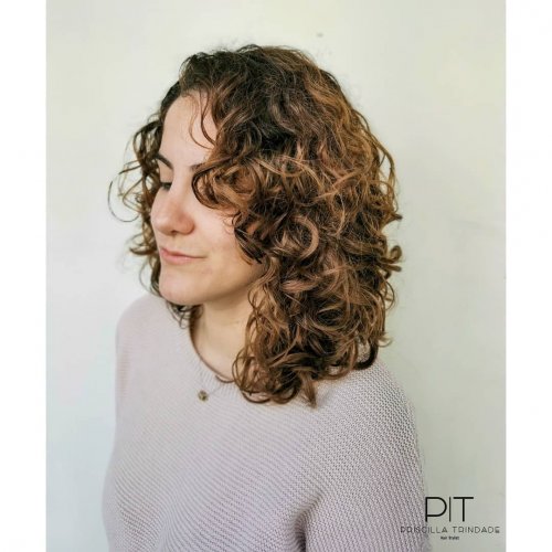 Carousel post from trindadehairstylist.