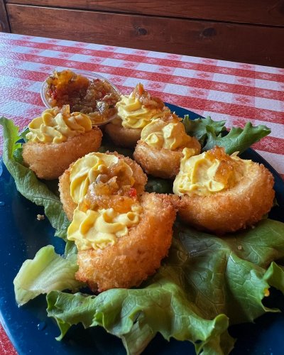 Carousel post from trekdirtyto.me.