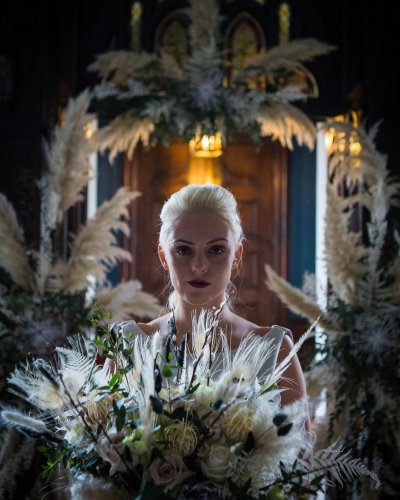 Carousel post from prettyandpunkweddings.