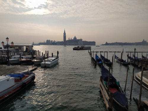 Carousel post from aur_arts.