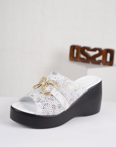 Carousel post from ossoshoes.
