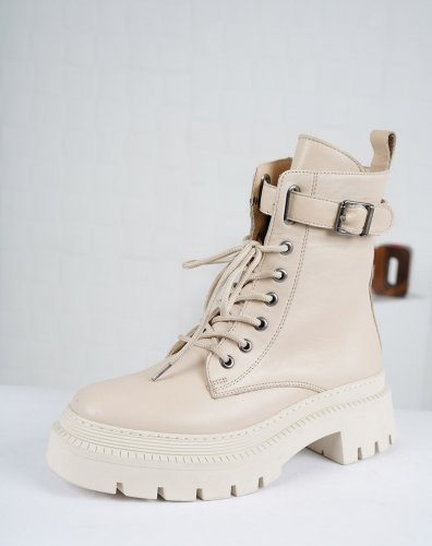 Carousel post from ossoshoes.