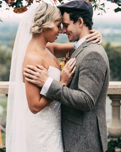 Carousel post from prettyandpunkweddings.