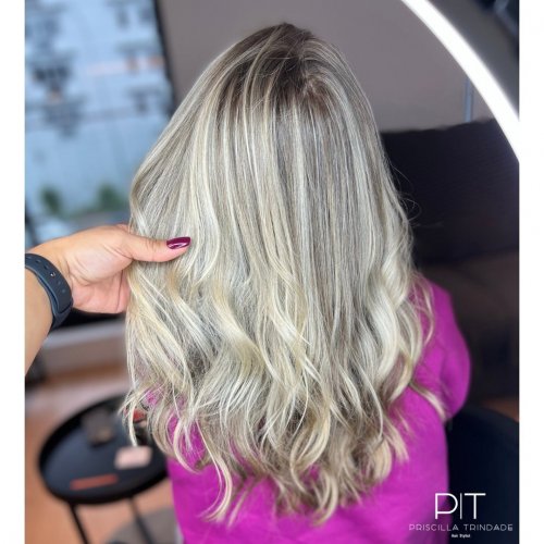 Carousel post from trindadehairstylist.