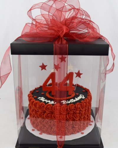 Carousel post from marquettescakestudio.