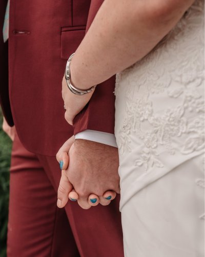 Carousel post from prettyandpunkweddings.