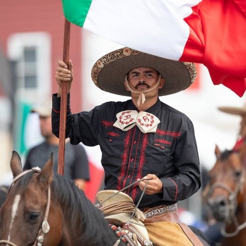 Carousel post from aurrome.