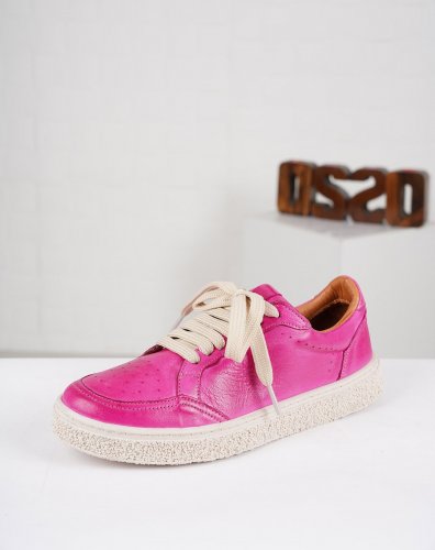 Carousel post from ossoshoes.