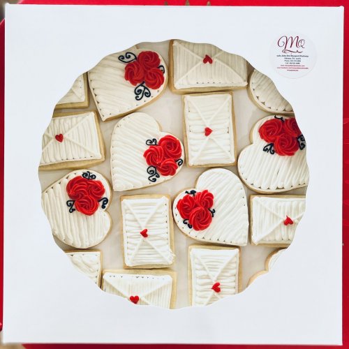 Carousel post from marquettescakestudio.