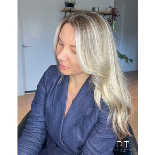 Carousel post from trindadehairstylist.