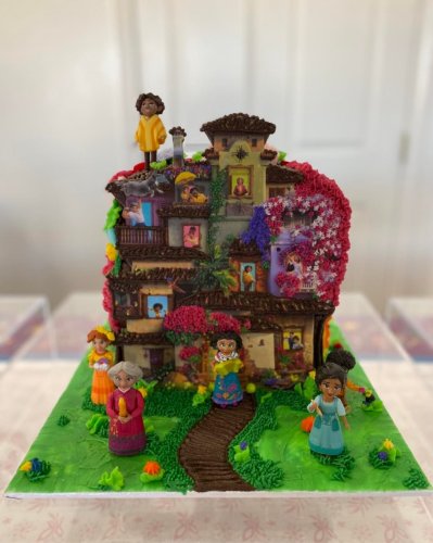 Carousel post from marquettescakestudio.