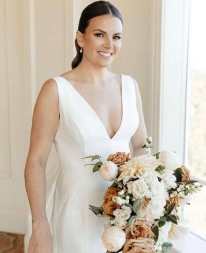Carousel post from lelitebridal.