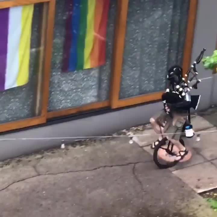 Video post from theunipiper.