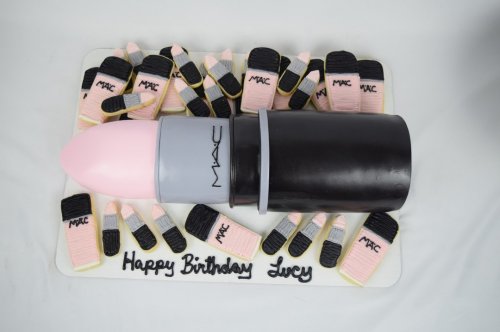 Photo post from marquettescakestudio.