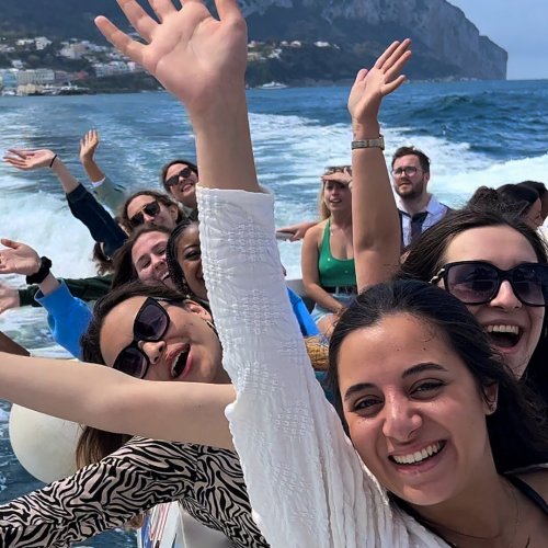 Carousel post from aurrome.