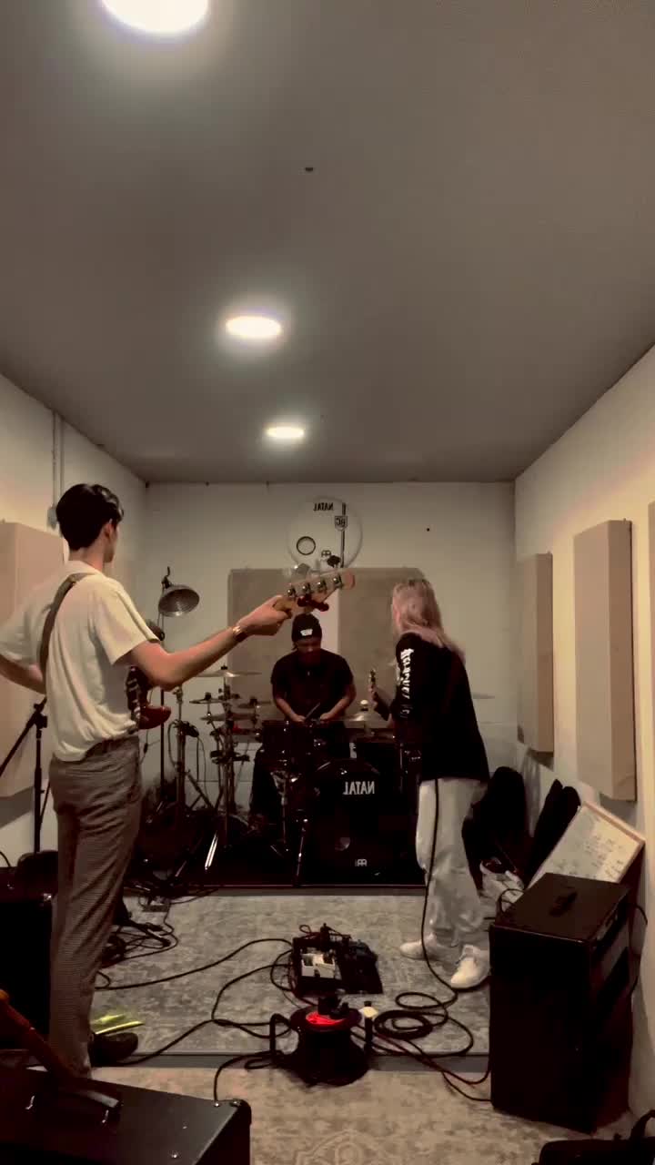 Video post from queencultband.