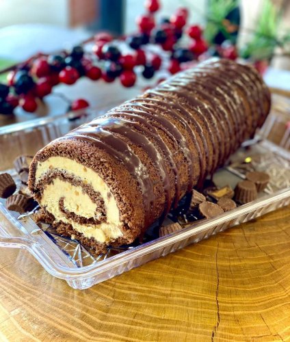 Carousel post from marquettescakestudio.