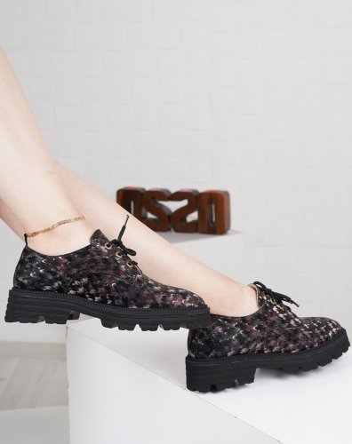 Carousel post from ossoshoes.