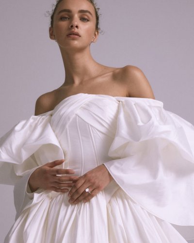 Carousel post from jolibride.