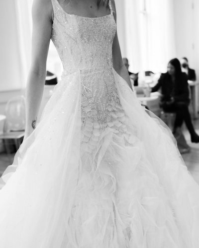 Carousel post from lelitebridal.