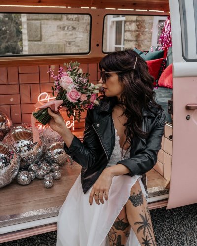 Carousel post from prettyandpunkweddings.