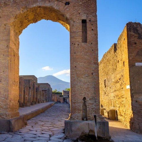 Carousel post from aurrome.