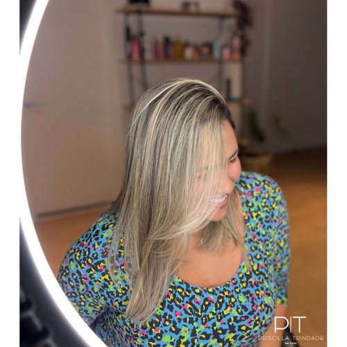 Carousel post from trindadehairstylist.