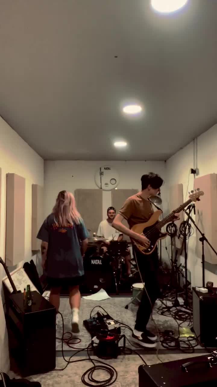 Video post from queencultband.